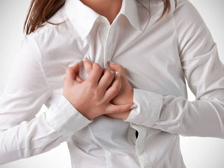 Eine Osteochondrose der Brustwirbelsäule geht mit Brustschmerzen einher